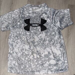 Under Armour boy’s Speckled Gray and White Tee